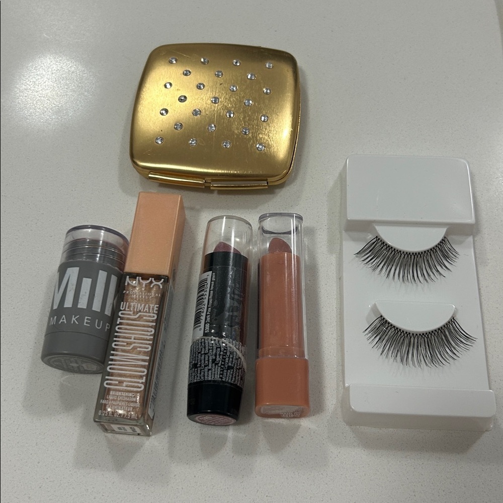 Large Make Up Lot - Picture 5 of 6